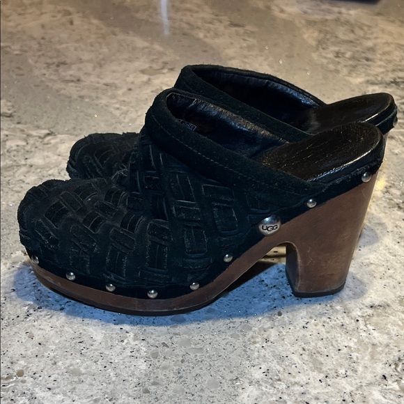 UGG Women's Textured Black Mules Size 6 - Picture 5 of 9